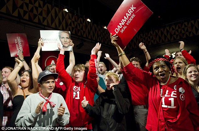 Danes%20cheering%20at%20victory%20of%20Social%20Democrats.jpg