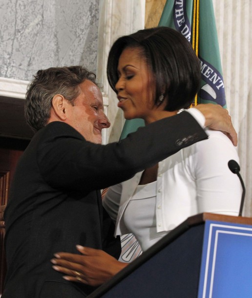 Geithner%20hugs%20Michelle.jpg