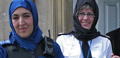 Hijab%20wearing%20British%20police%20officers.jpg