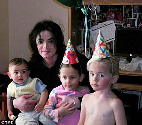 Michael%20Jackson%20with%20three%20children.jpg