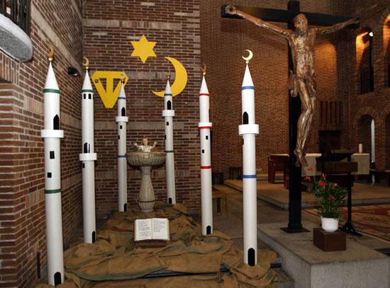 Minarets%20in%20Swiss%20church%20nativity%20display.jpg