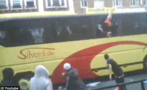 Muslims%20attack%20bus%20with%20EDL%20members.jpg