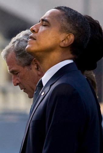 Obama%20at%20prayer%20with%20Mussolini%20look.jpg