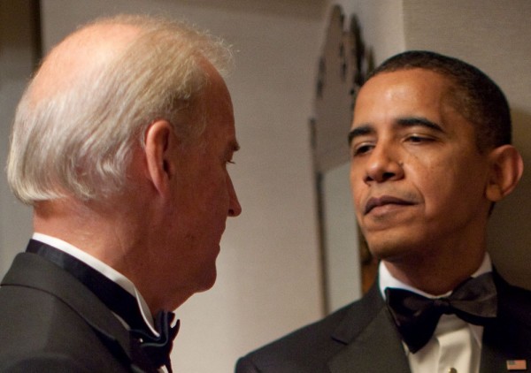 Obama%20looking%20scornfully%20at%20Biden.jpg