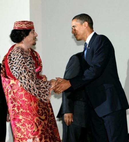 Obama%20shakes%20hands%20with%20Kaddafi.jpg