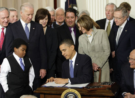 Obama%20signing%20Obamacare.jpg