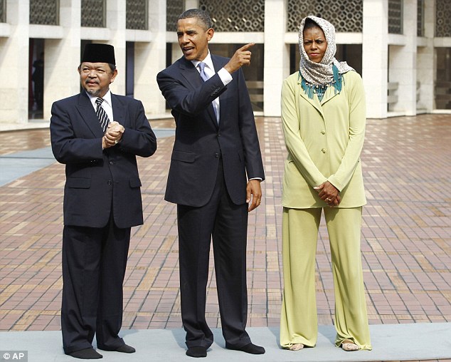 Obama%20with%20Michelle%20and%20Imam.jpg