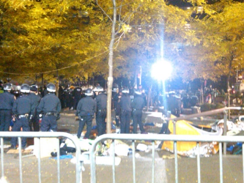 Police%20clear%20Zuccotti%20Park.jpg