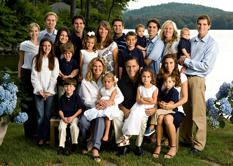 Romney%27s%20extended%20family%2C%202007.jpg