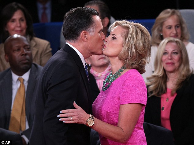 Romneys%20kiss%2C%20women%20go%20Aww.jpg