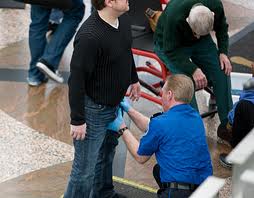 TSA%20agent%20groping%20man.jpeg